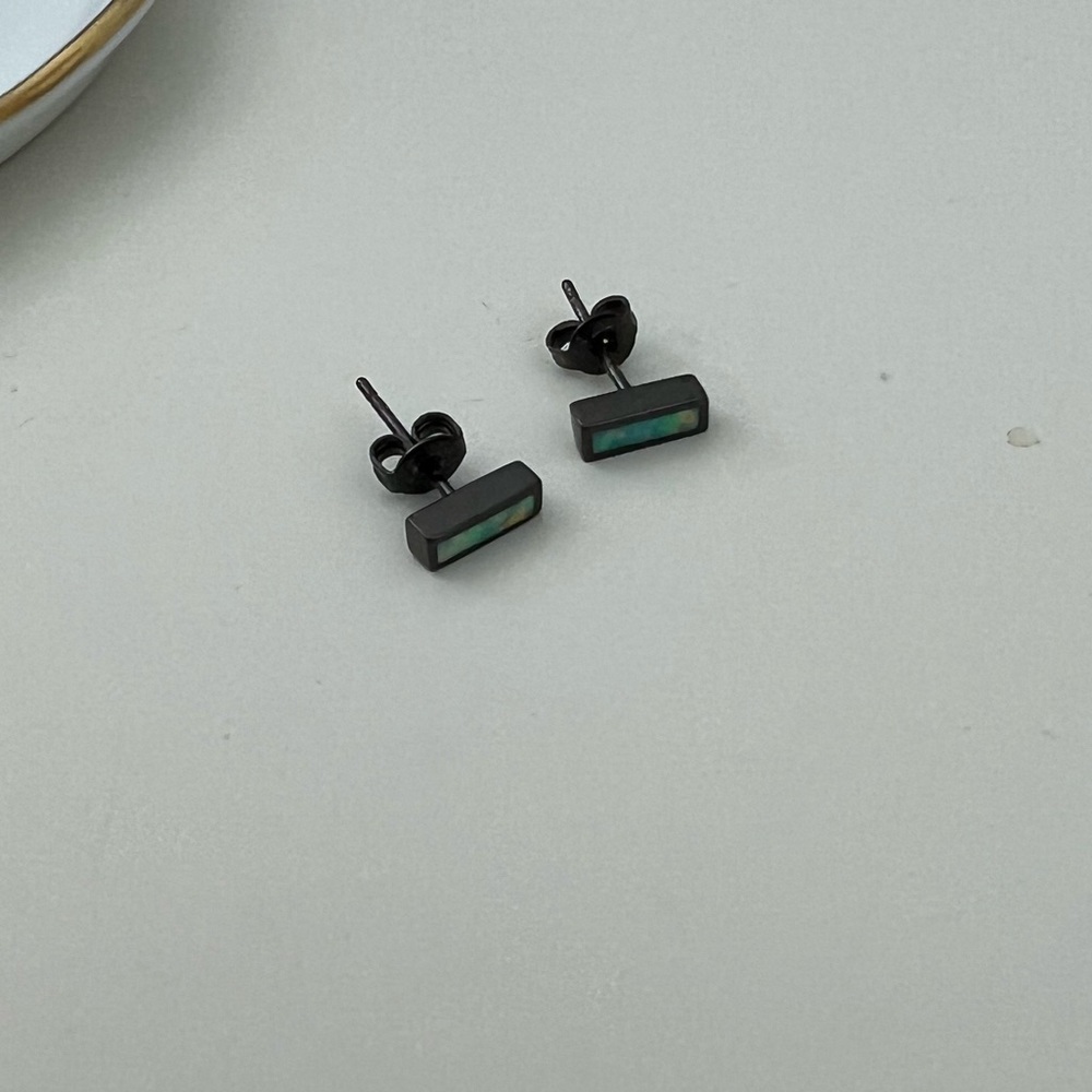 Kendra Scott stud earrings